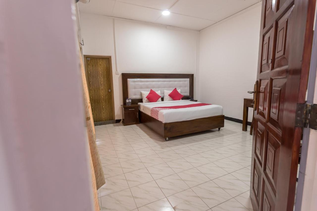Oyo 102 Metro Marine Drive Hotel Colombo Buitenkant foto
